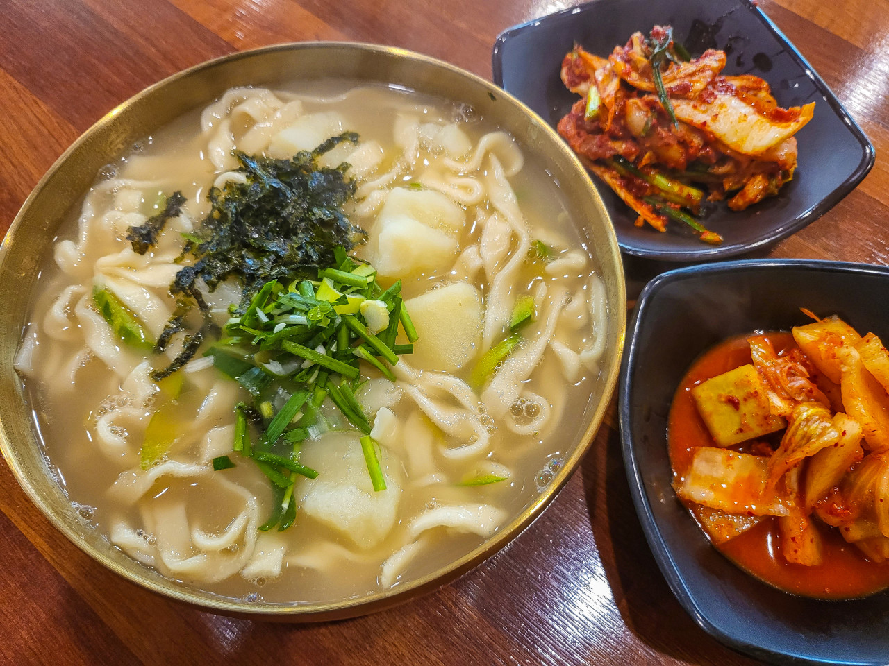 뜰안에칼국수2