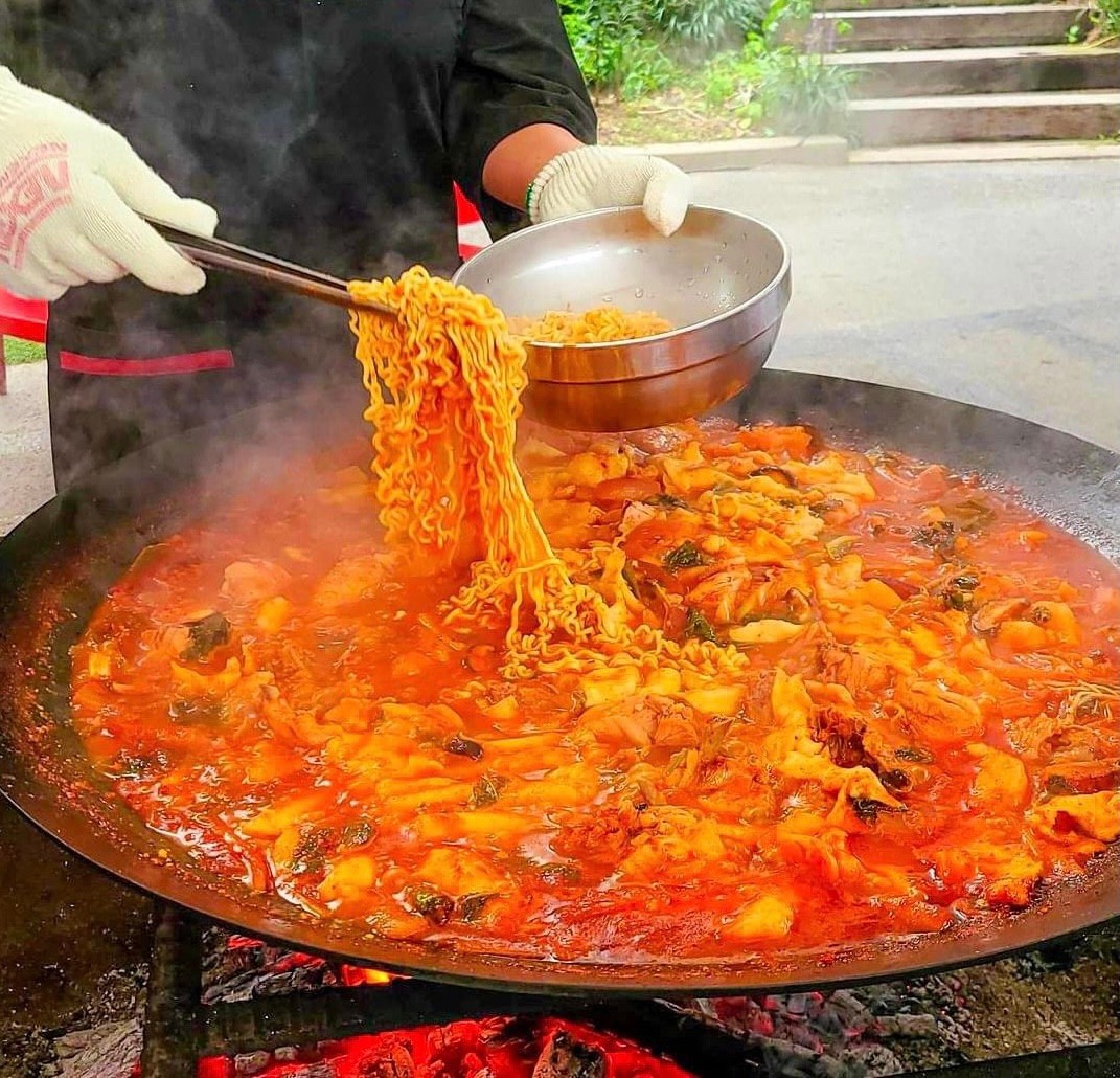 유명산흥부네솥뚜껑닭볶음탕2