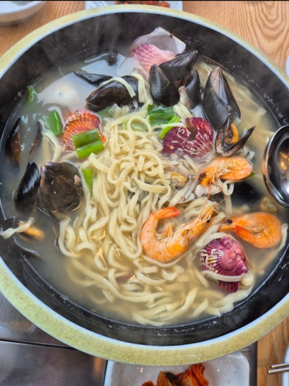 인천광역시 중구 찐 맛집 1탄! 14 고래해물칼국수2